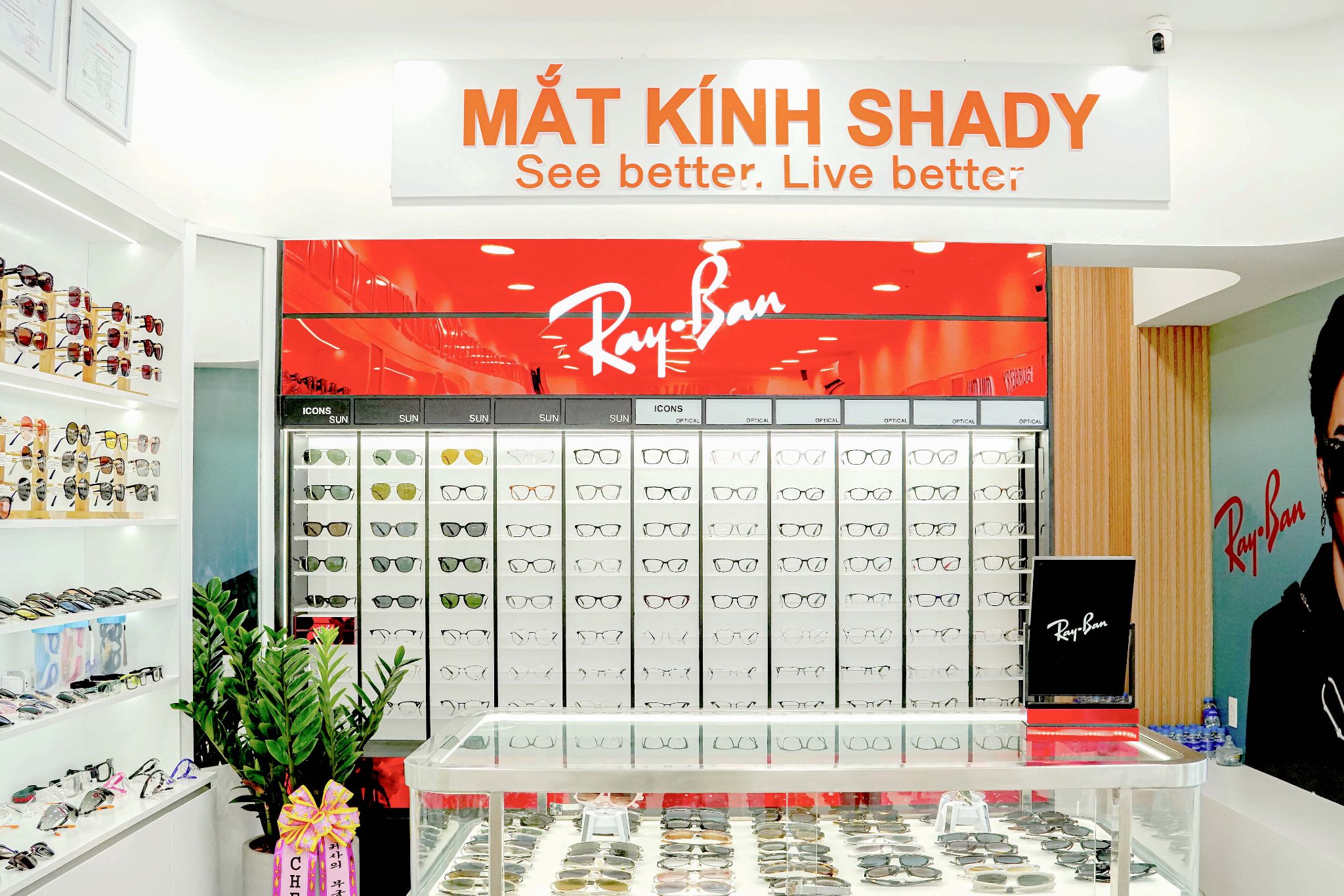 6 Chi Nhánh Mắt Kính Shady Chính Thức Hiển Thị Trên Ray-Ban Store Locator Toàn Cầu
