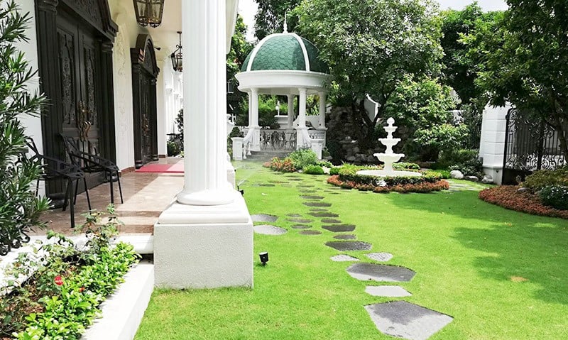 san-vuon-xanh-muot-khi-duoc-tuoi-co-tu-dong