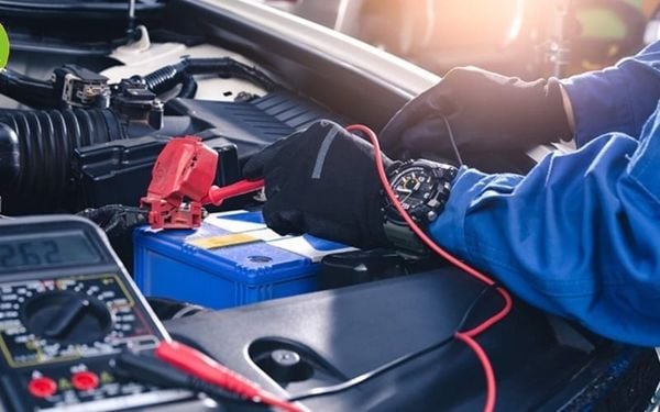 5 dấu hiệu nhận biết bình ắc quy bị hỏng hoặc đã “chết”