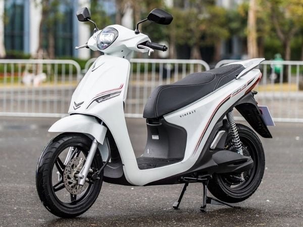 VinFast Feliz (xe máy điện 4 bình)