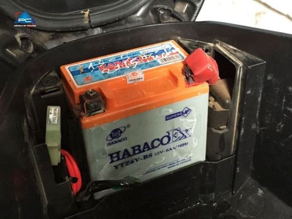 Tìm hiểu sạc bình ắc quy xe máy hết bao nhiêu tiền?