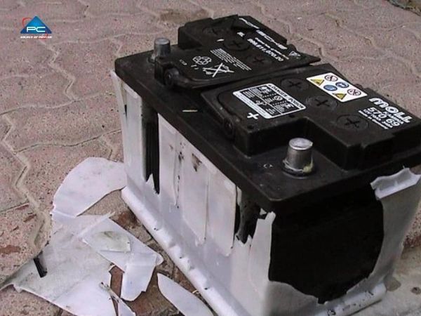 Dấu hiệu nhận biết ắc quy xe máy có nên sạc hay không