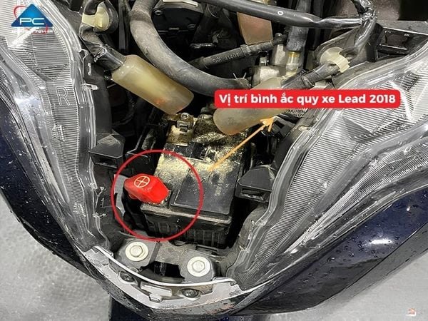 vị trí bình ắc quy xe Lead 2018
