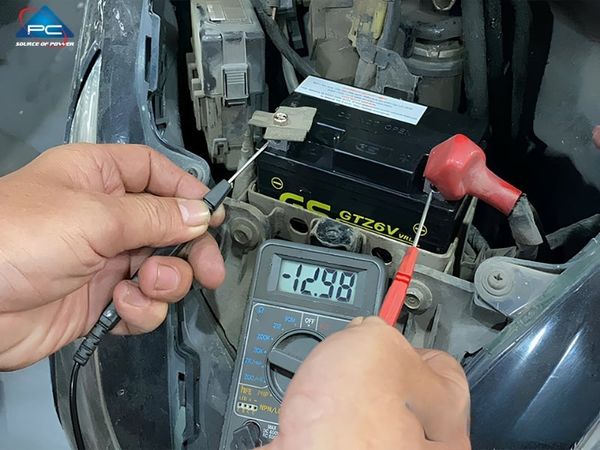 dấu hiệu bình ắc quy xe Lead có vấn đề