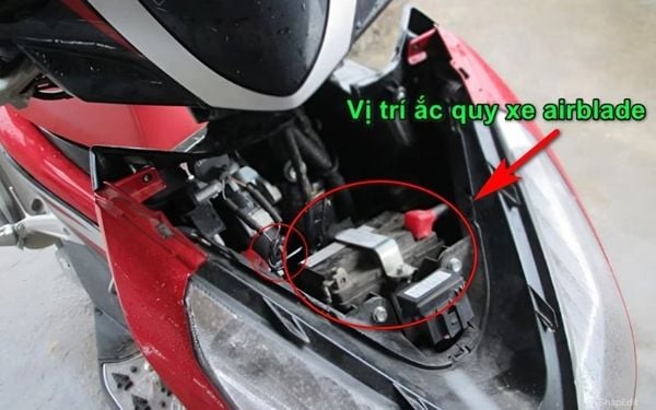 Bình xe Air Blade nằm ở đâu?