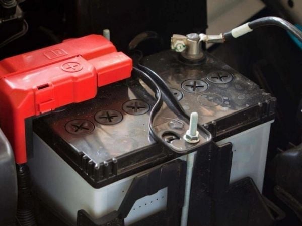 Tuổi thọ ắc quy xe điện phụ thuộc vào công nghệ pin nào?