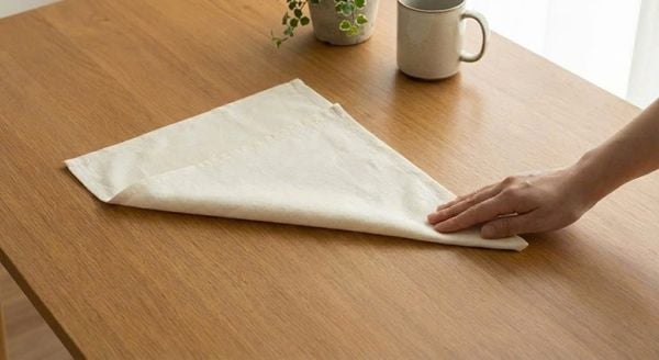 cách gấp khăn ăn hình con bướm