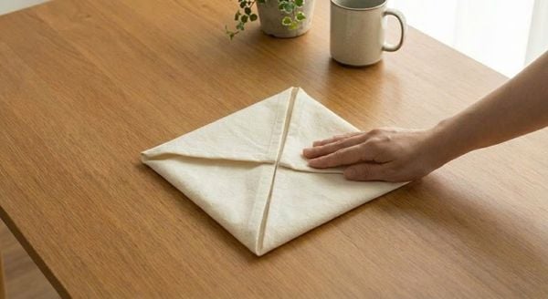 cách gấp khăn ăn hình con bướm
