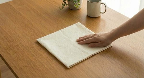 cách gấp khăn ăn hình con bướm