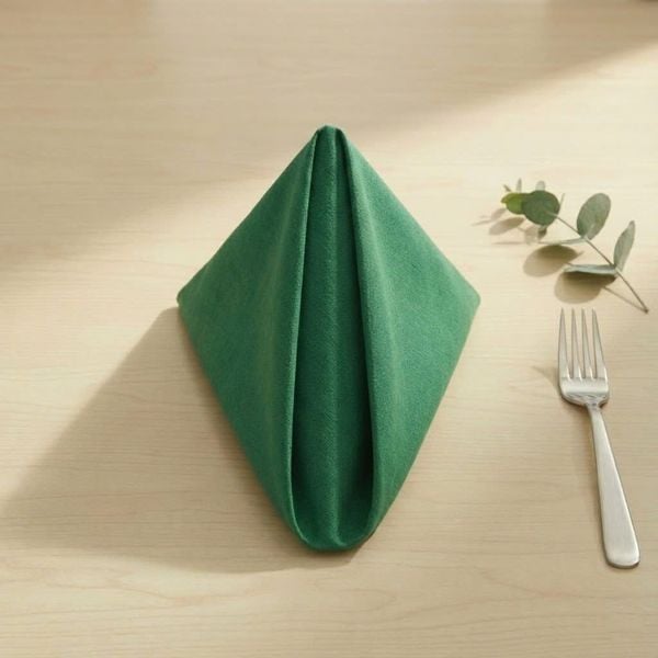 gấp khăn ăn hình kim tự tháp