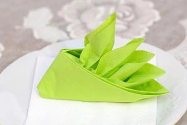 cách gấp khăn ăn hình thuyền buồm