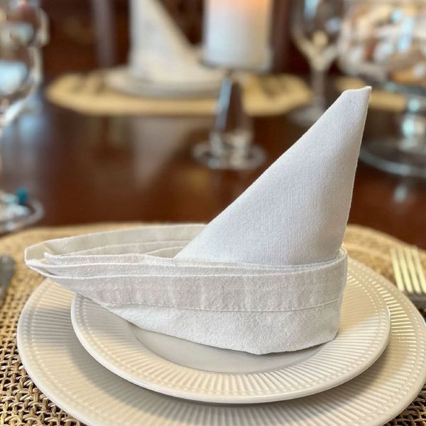 cách gấp khăn ăn hình thuyền buồm