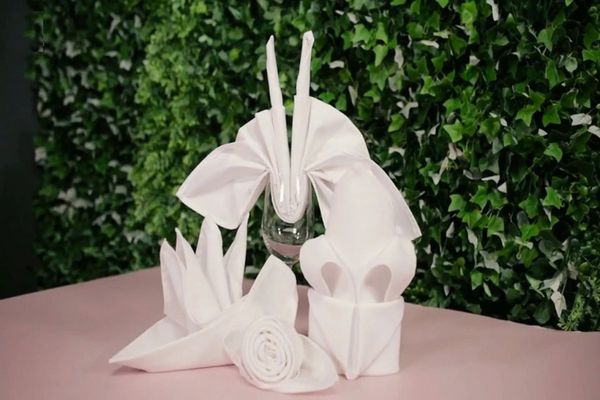 cách gấp khăn ăn hình búp măng