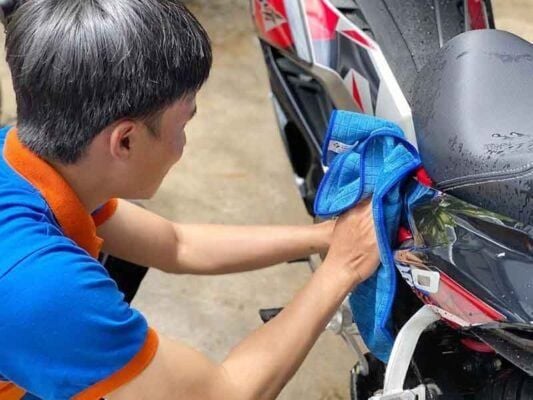 cách rửa xe máy tại nhà