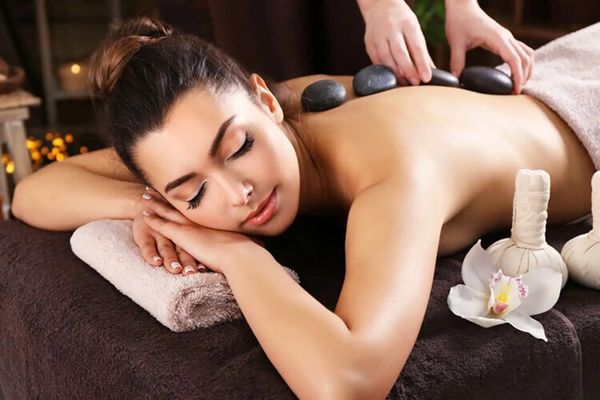 massage đá nóng