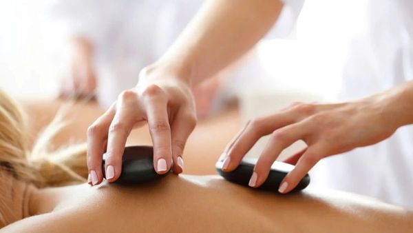 massage đá nóng
