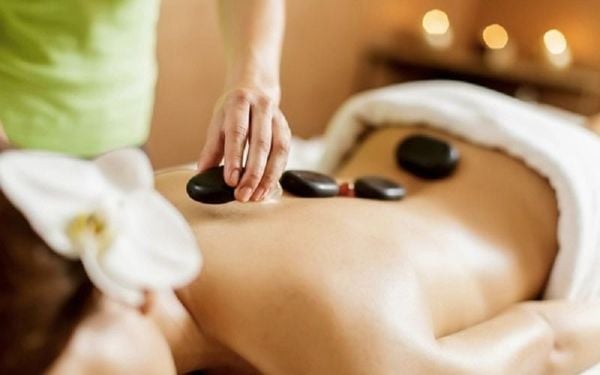 massage đá nóng