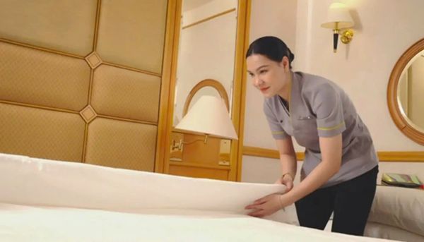 nhân viên buồng phòng