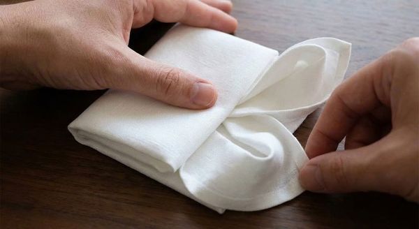 cách gấp khăn ăn hình hoa sen