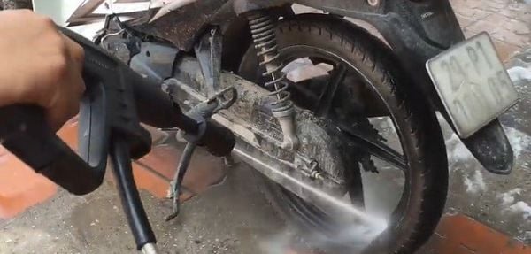 cách rửa xe máy tại nhà