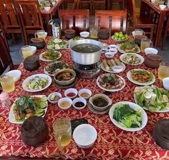 bo-chen-dia-melamine-fataco-mau-trang-cho-quan-an-quan-com
