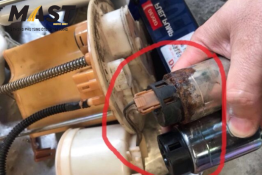 Dấu hiệu cho thấy bơm xăng ô tô đang 