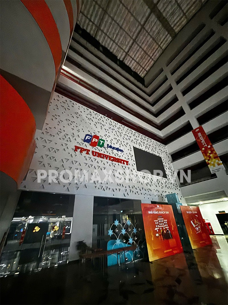 Robot hình người ProBot V2 tham gia sự kiện Open Day tại FPT Cần Thơ