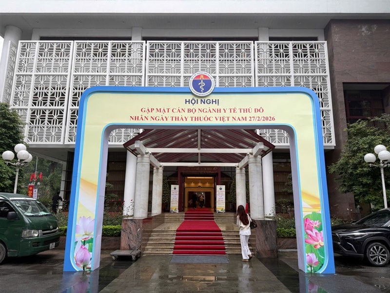 Robot lễ tân thông minh cho bệnh viện ProBot