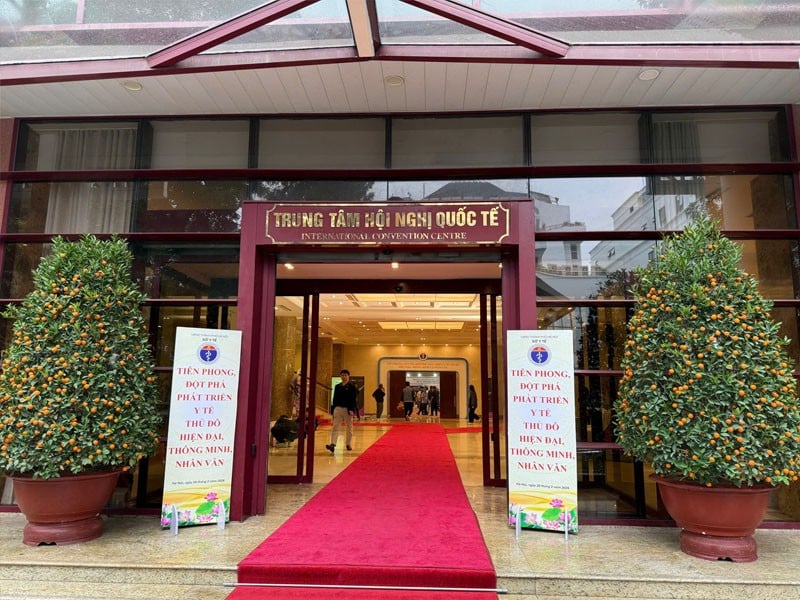 Robot lễ tân thông minh cho bệnh viện ProBot