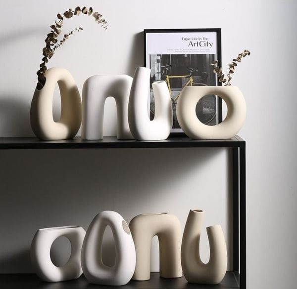 Lựa chọn chiều cao bình hoa để bàn cân bằng với ghế