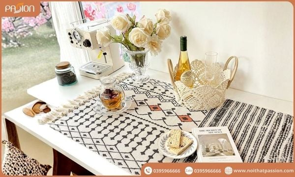 Khăn trải bàn tạo điểm nhấn cho đồ decor
