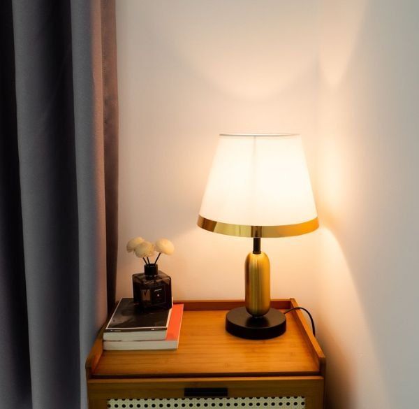 Tại sao cần bảo quản đúng cách cho đèn bàn trang trí