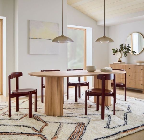 Sắp xếp bàn ghế ăn cân đối tăng thẩm mỹ và năng lượng