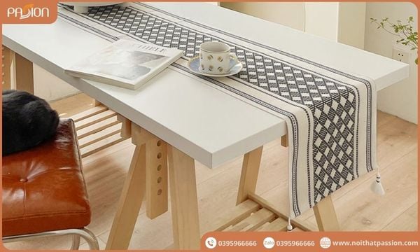 Tạo điểm nhấn ấn tượng trên các bàn ăn dài