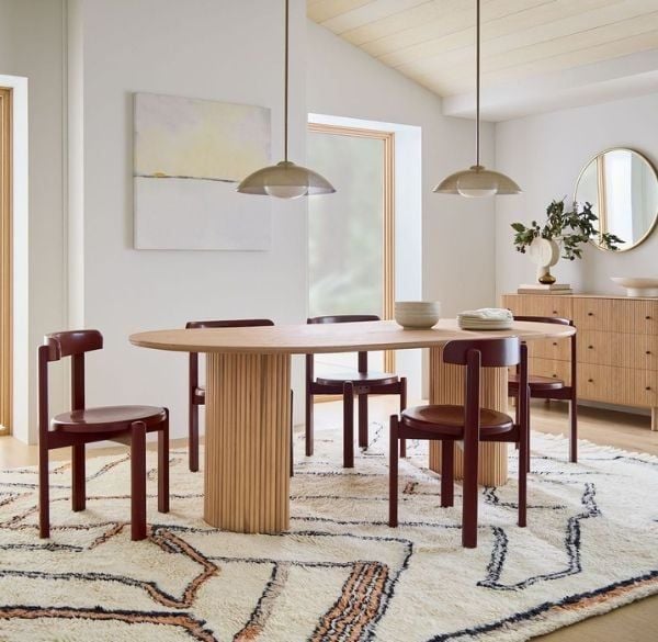 Chọn bàn ăn 10 ghế cho phòng lớn