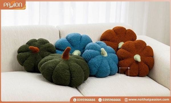 Chọn gối tựa lưng sofa bằng màu sắc và họa tiết