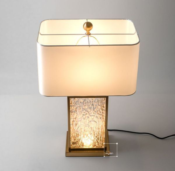 Thiết kế và chất liệu đèn bàn trang trí thủy tinh sang trọng