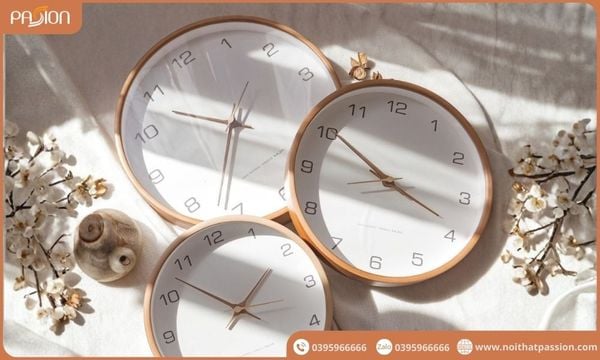 Đồng hồ treo tường kiểu số gỗ Bắc Âu đơn giản