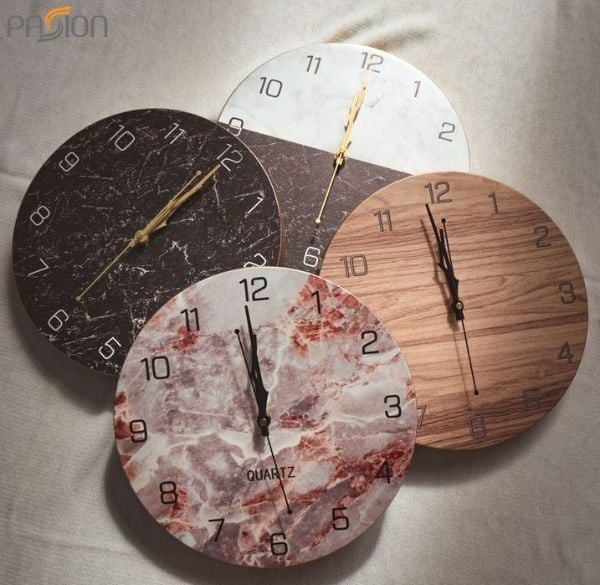 Vị trí treo đồng hồ treo tường cân đối với nội thất