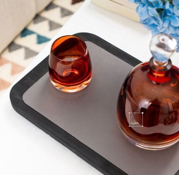 Tăng tính nghệ thuật cho góc đọc sách với khay decor