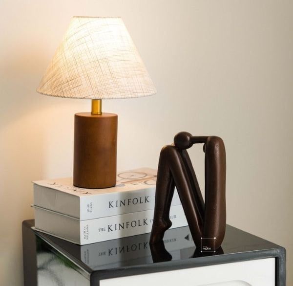 Sắp xếp tượng decor trên kệ tủ đẹp và hấp dẫn