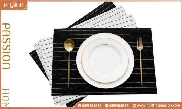 Tấm trải bàn PVC đan sọc caro