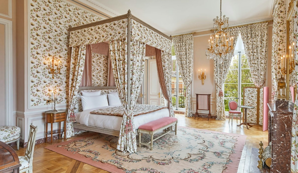 Khách sạn Le Grand Contrôle, nội thất Louis XVI