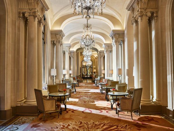 Nội thất Hôtel Plaza Athénée, Louis XV, louis XVI, art deco