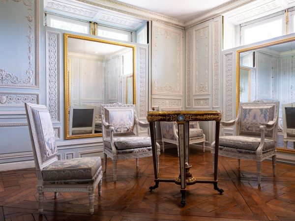 Lâu đài Petit trianon - nội thất Louis XVI