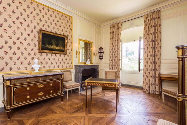 Lâu đài Petit trianon - nội thất Louis XVI, bàn làm việc