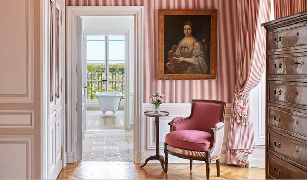 Khách sạn Le Grand Contrôle, nội thất Louis XVI