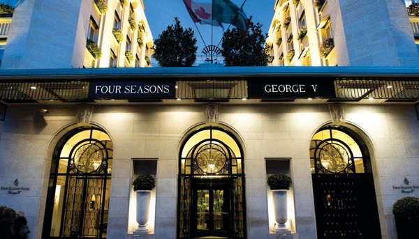 Khách sạn Four Seasons Hotel George V