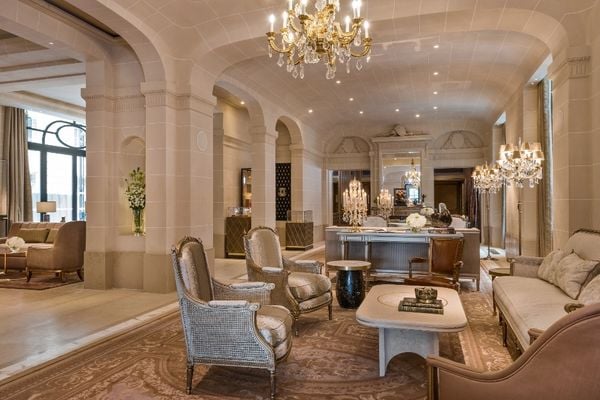 Nội thất tân cổ điển Pháp bên trong khách sạn Hôtel de Crillon