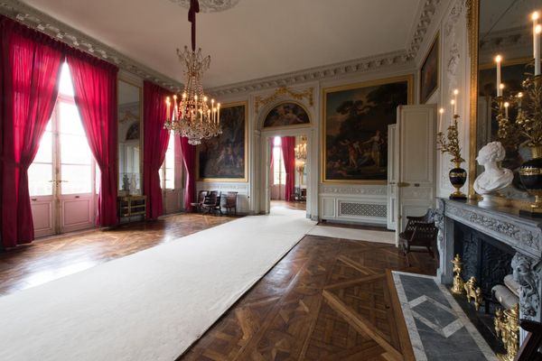 Lâu đài Petit trianon Pháp